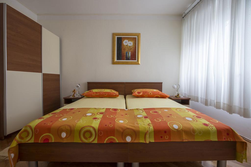 Dante Apartment Split Phòng bức ảnh