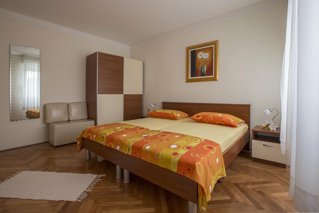 Dante Apartment Split Phòng bức ảnh