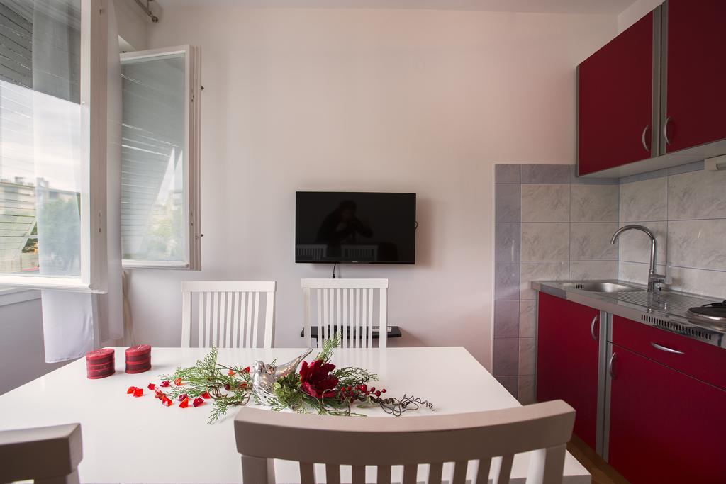 Dante Apartment Split Phòng bức ảnh